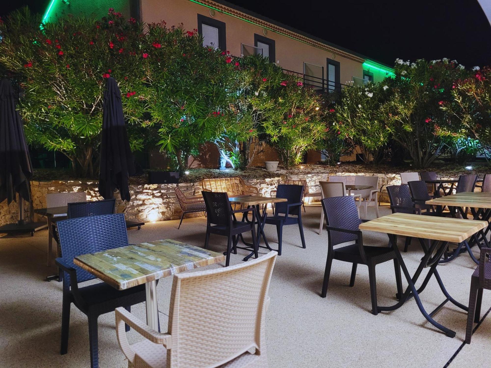 Hotel Restaurant Les Chataigniers Privas Exterior foto