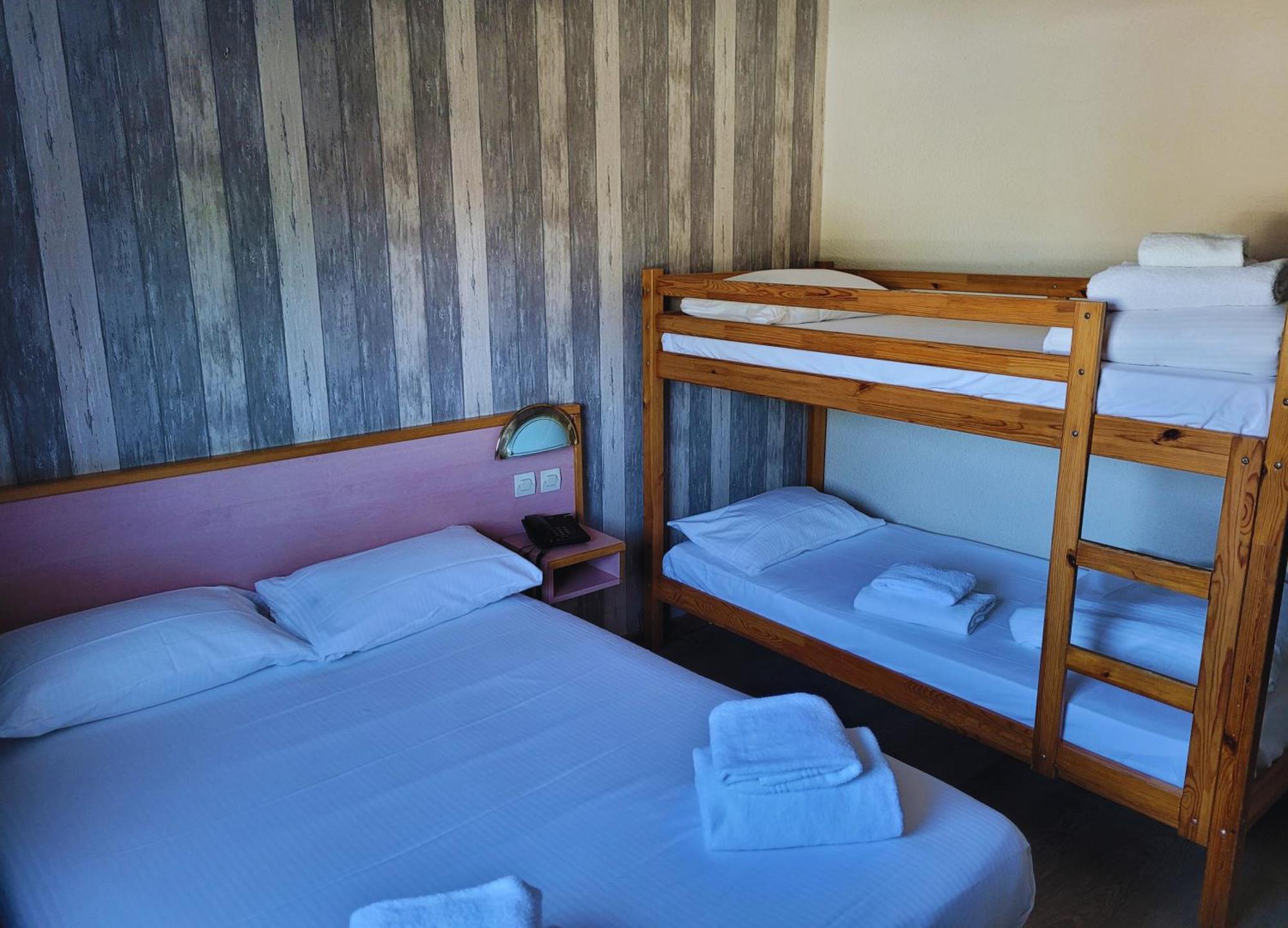 Hotel Restaurant Les Chataigniers Privas Quarto foto