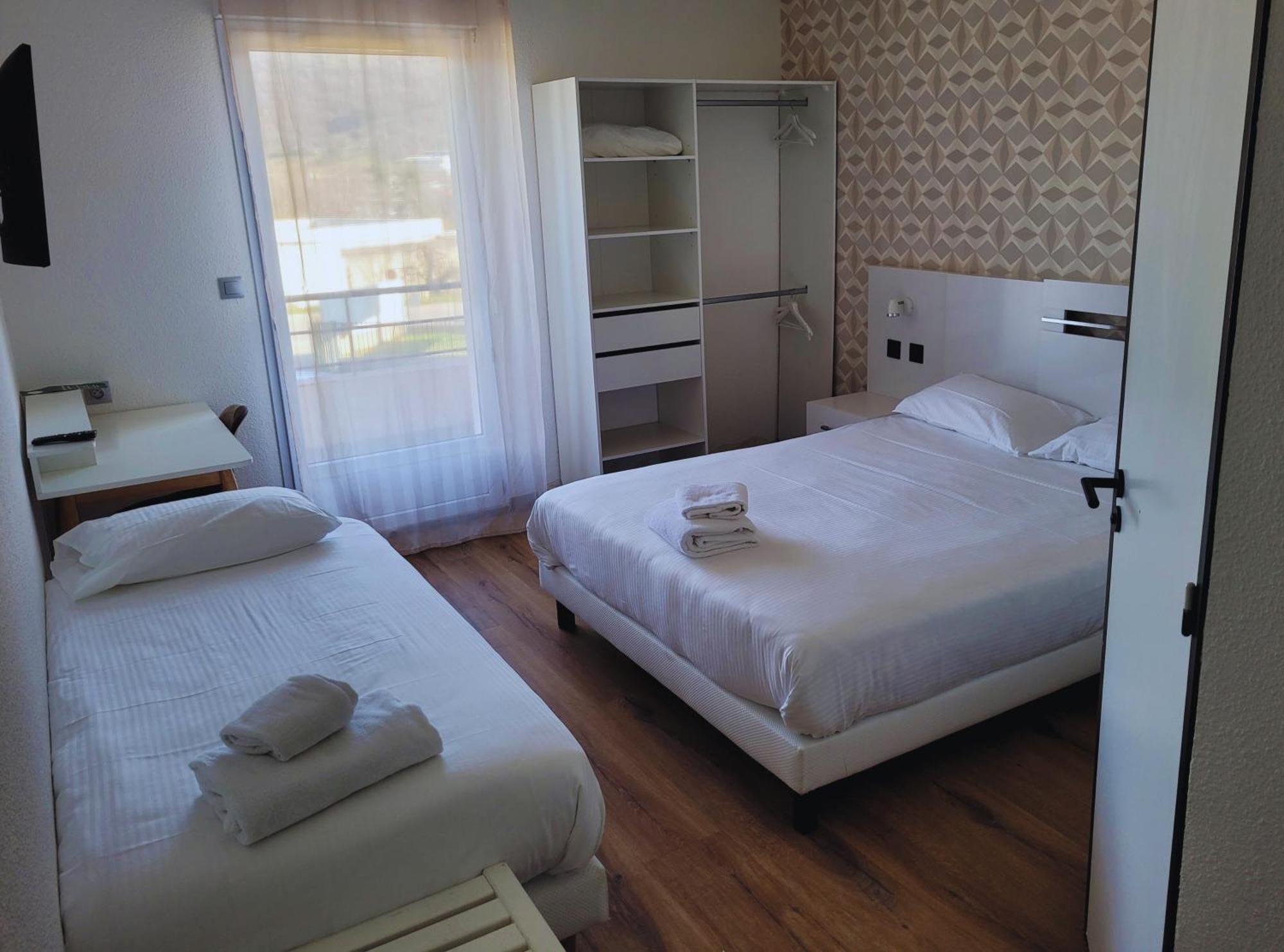Hotel Restaurant Les Chataigniers Privas Quarto foto