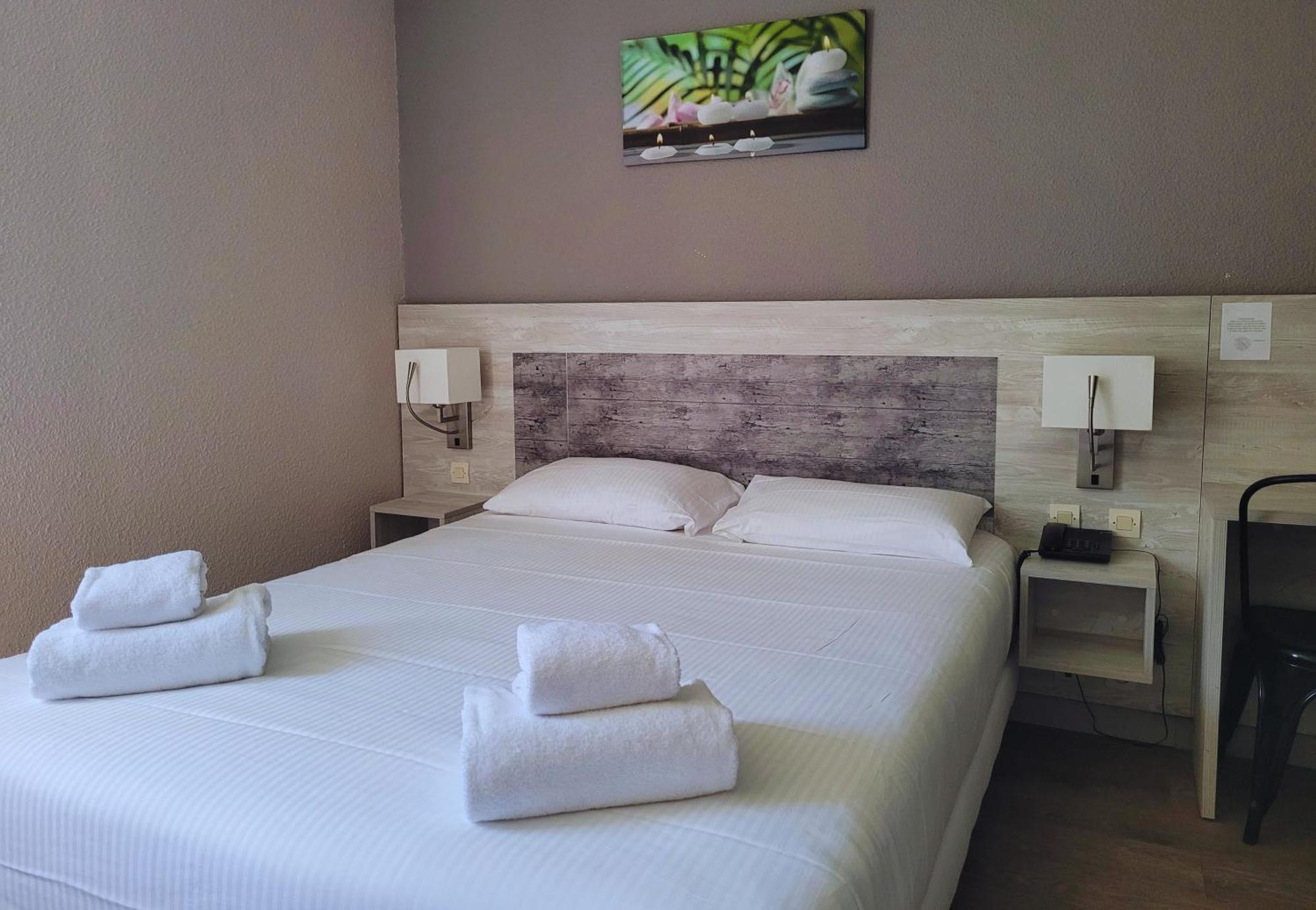 Hotel Restaurant Les Chataigniers Privas Quarto foto