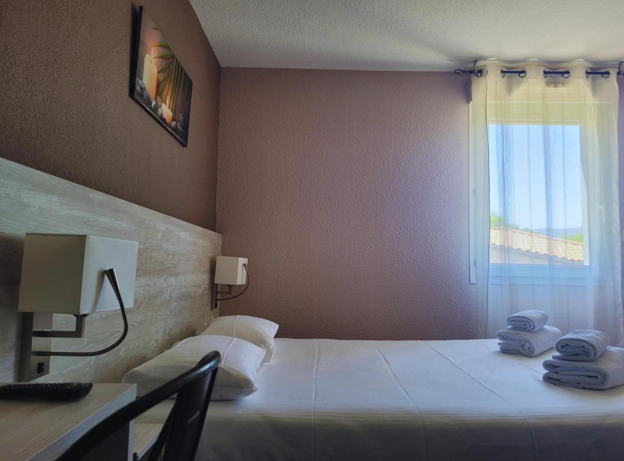 Hotel Restaurant Les Chataigniers Privas Quarto foto