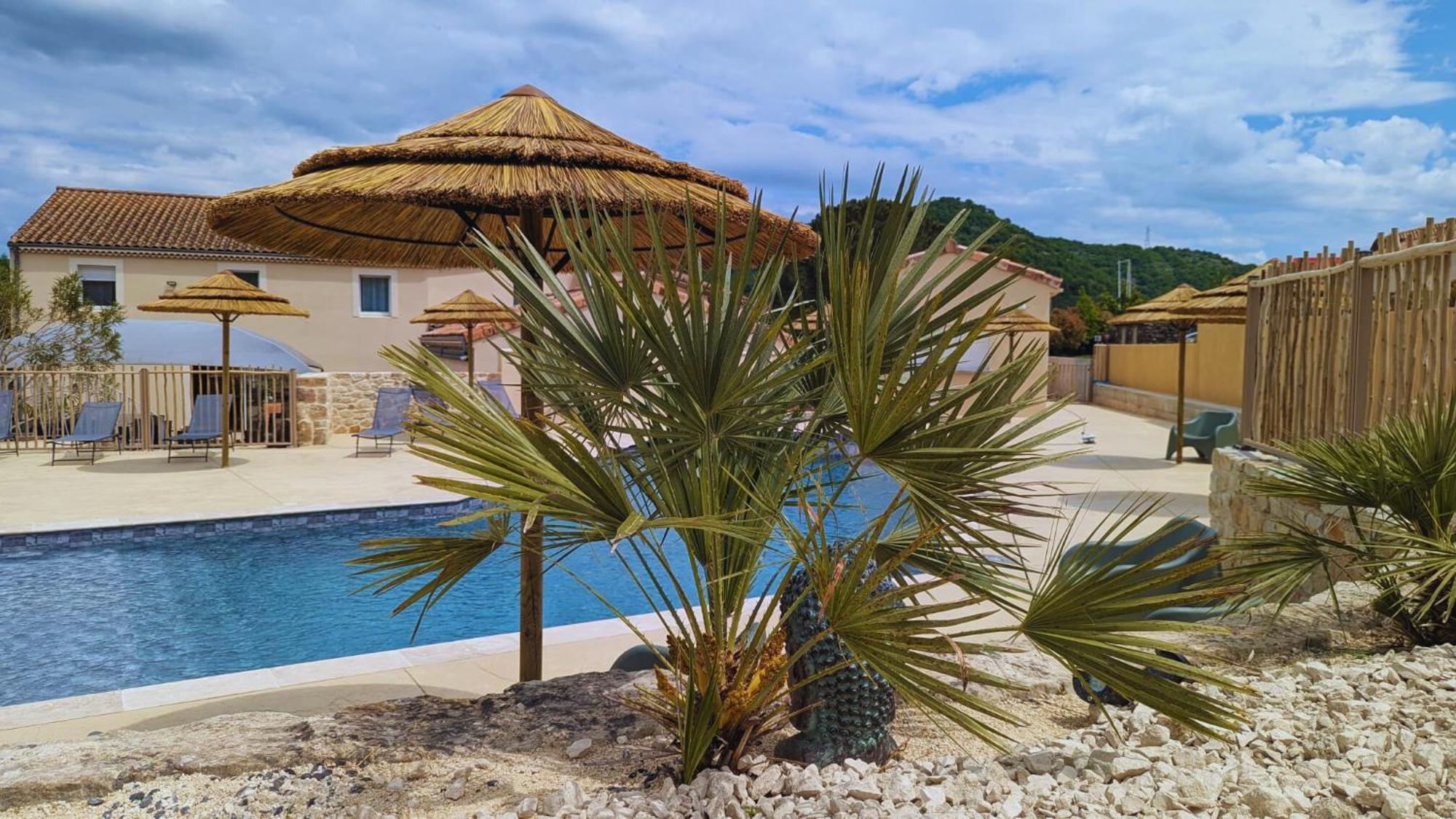 Hotel Restaurant Les Chataigniers Privas Exterior foto